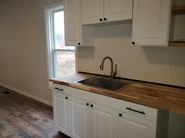 $1,475 | 17 Canaan Street, Unit 2, Canaan, NH 03741