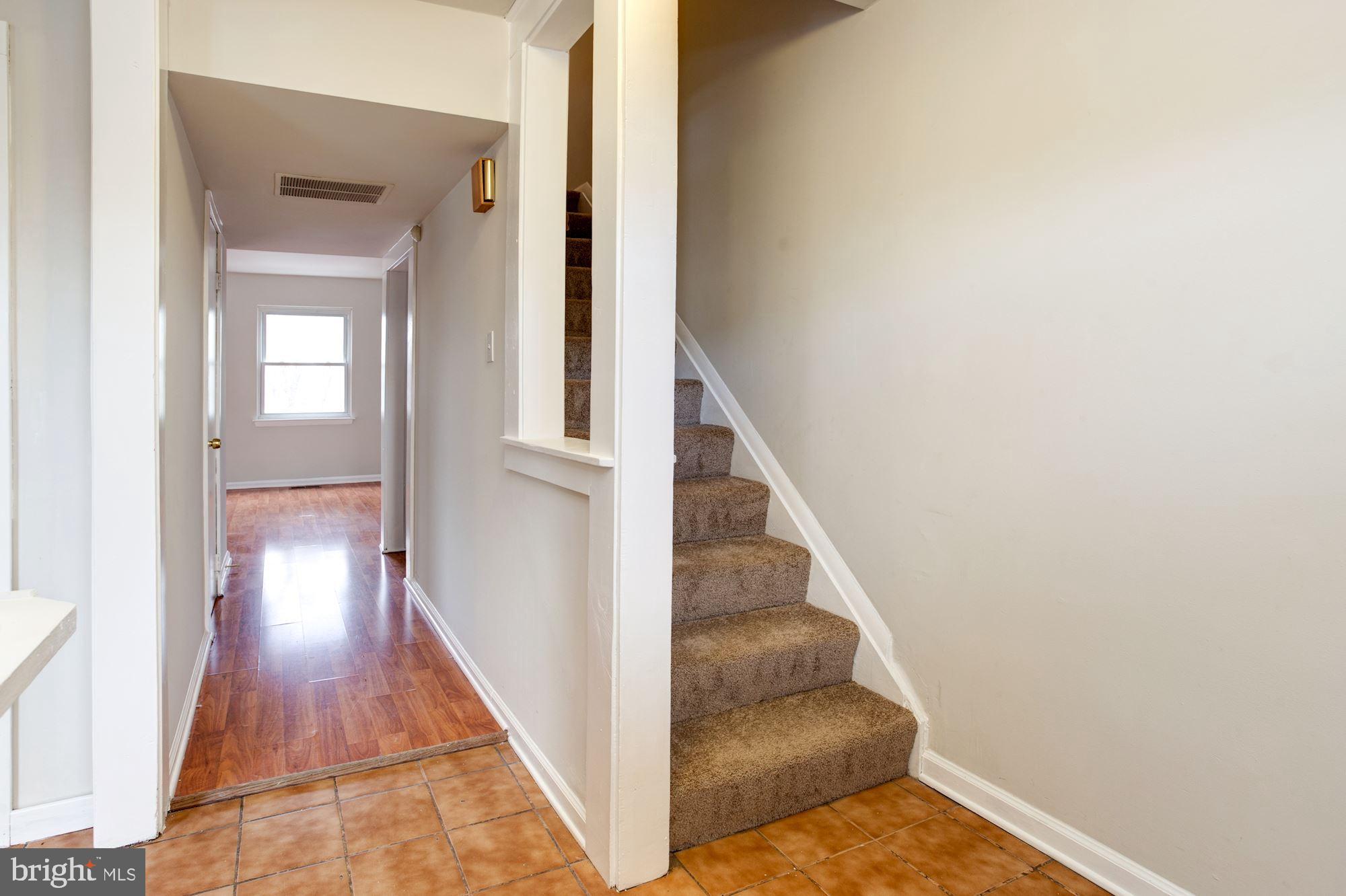 44 Vienna Court Frederick, MD 21702 - Photo 3 of 39 Foyer