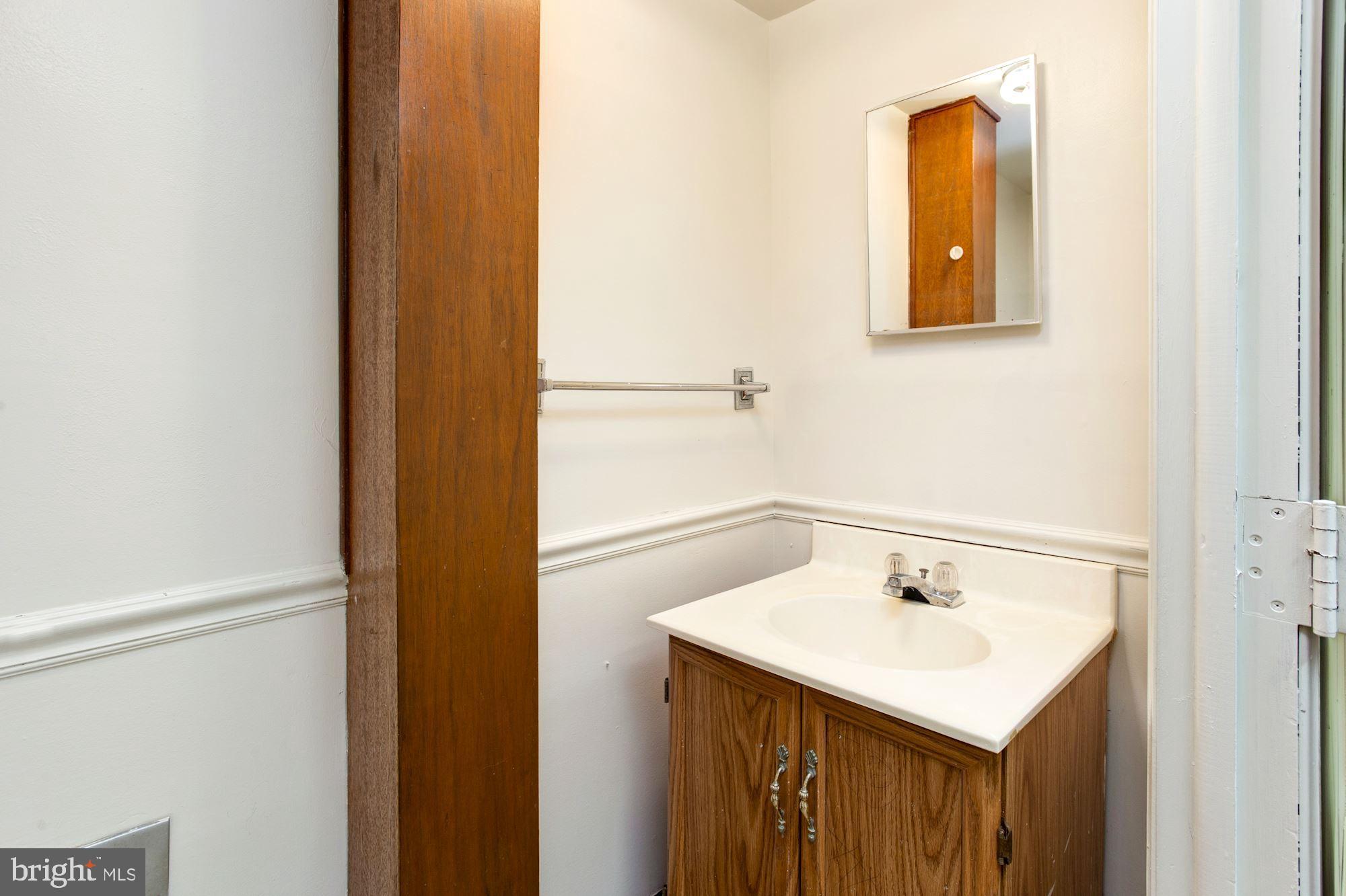 44 Vienna Court Frederick, MD 21702 - Photo 29 of 39 Powder Room