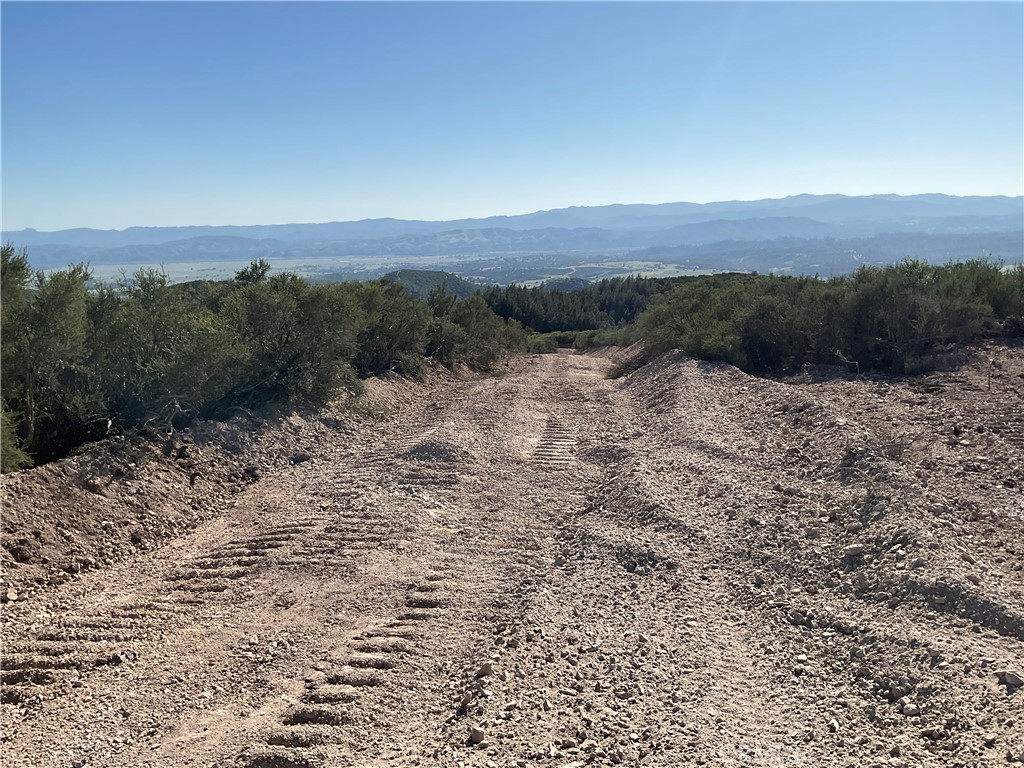 21 Argyle Road King City, CA 93930 - Photo 29 of 38 a view of a dry yard with mountains in the background