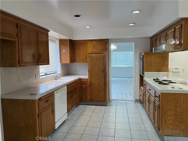 $2,300 | 5413 Valleybrook Drive, Bakersfield, CA 93308