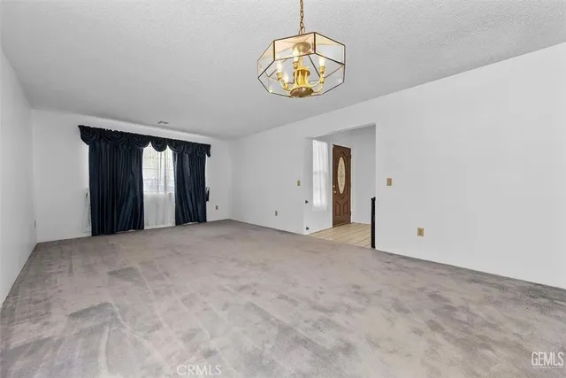 $2,500 | 5413 Valleybrook Drive, Bakersfield, CA 93308