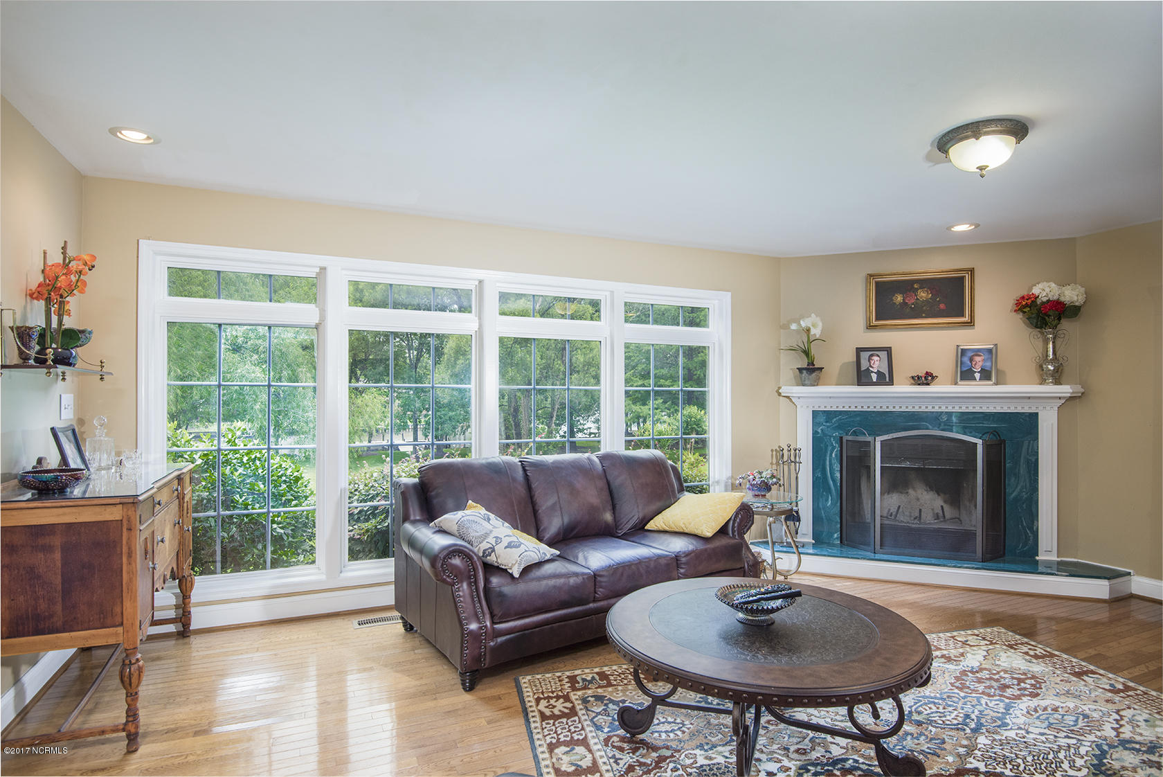 137 Pirates Road New Bern, NC 28562 - Photo 15 of 43 Living Room