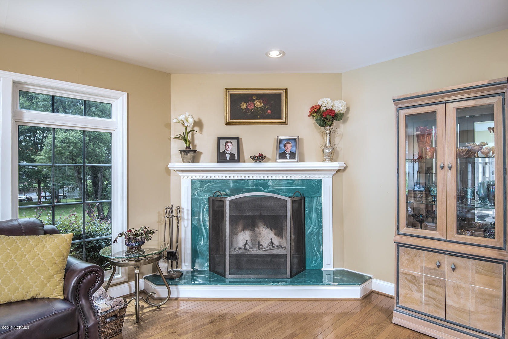 137 Pirates Road New Bern, NC 28562 - Photo 16 of 43 Cozy Fireplace in Living Room