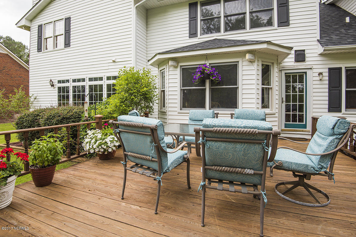137 Pirates Road New Bern, NC 28562 - Photo 32 of 43 Deck