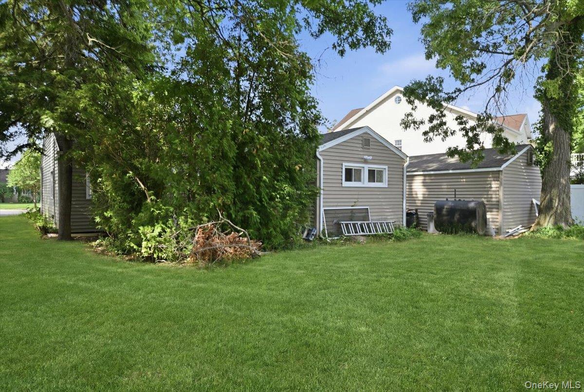 7 Surrey Road Massapequa, NY 11758 - Photo 28 of 31