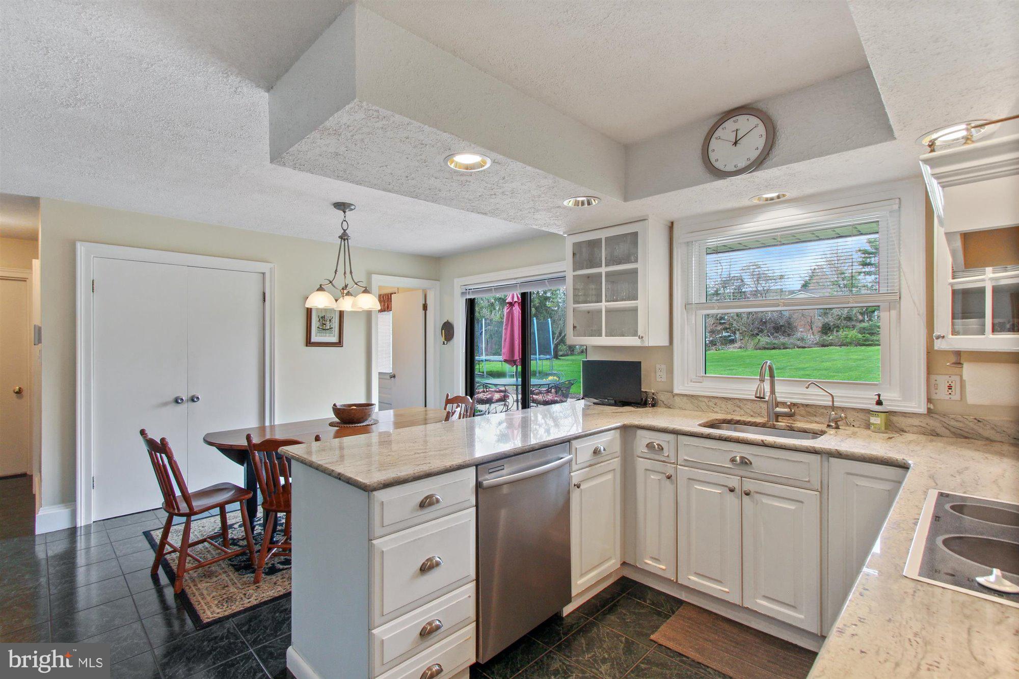 2340 Sutton Road York, PA 17403 - Photo 10 of 33
