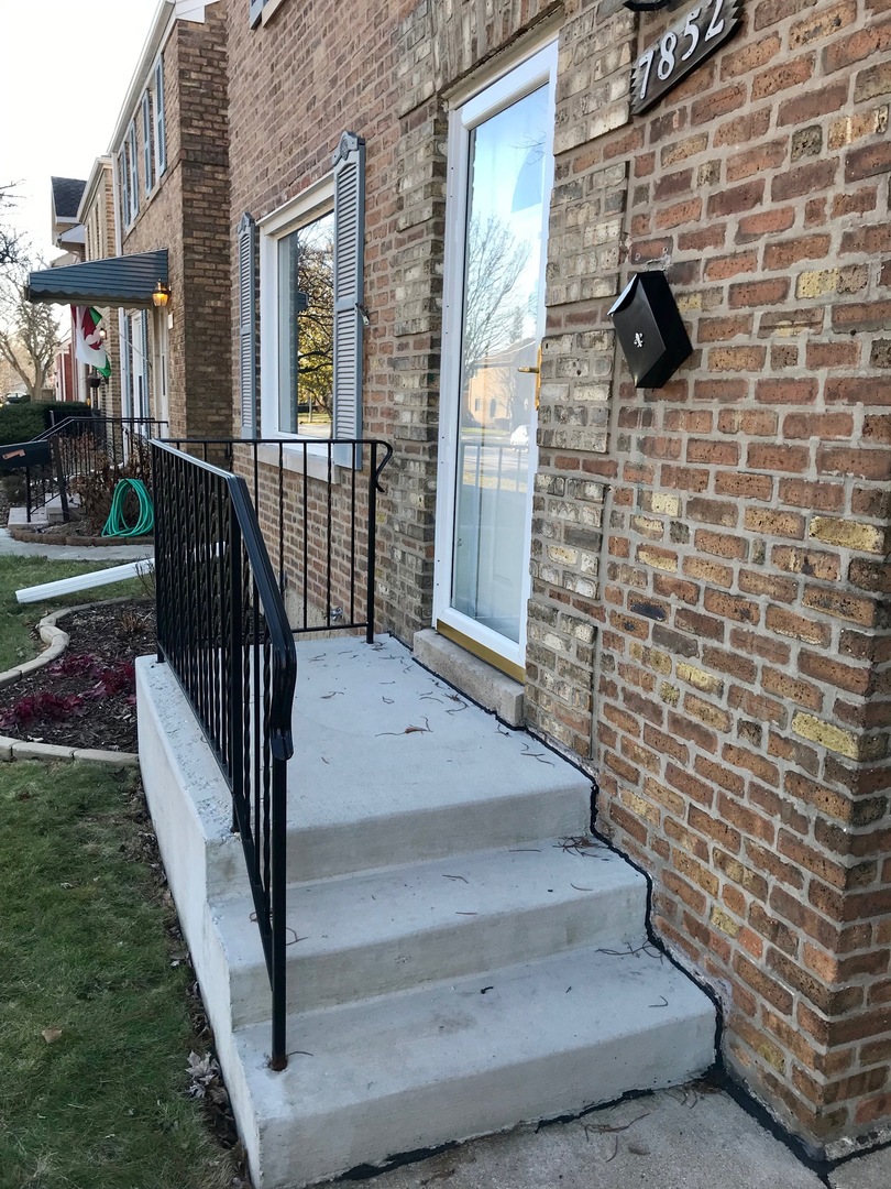 7852 East Prairie Road Skokie, IL 60076 - Photo 3 of 23