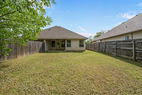 $290,000 | 502 South Main Street, Unit B, Aubrey, TX 76227