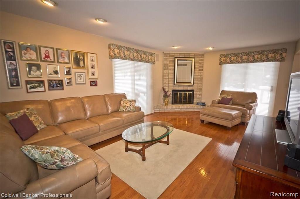 36874 Chesapeake Road Farmington Hills, MI 48335 - Photo 20 of 46