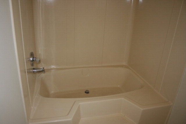 4648 Jones Road Macon, GA 31216 - Photo 8 of 10 a bathroom with a bathtub