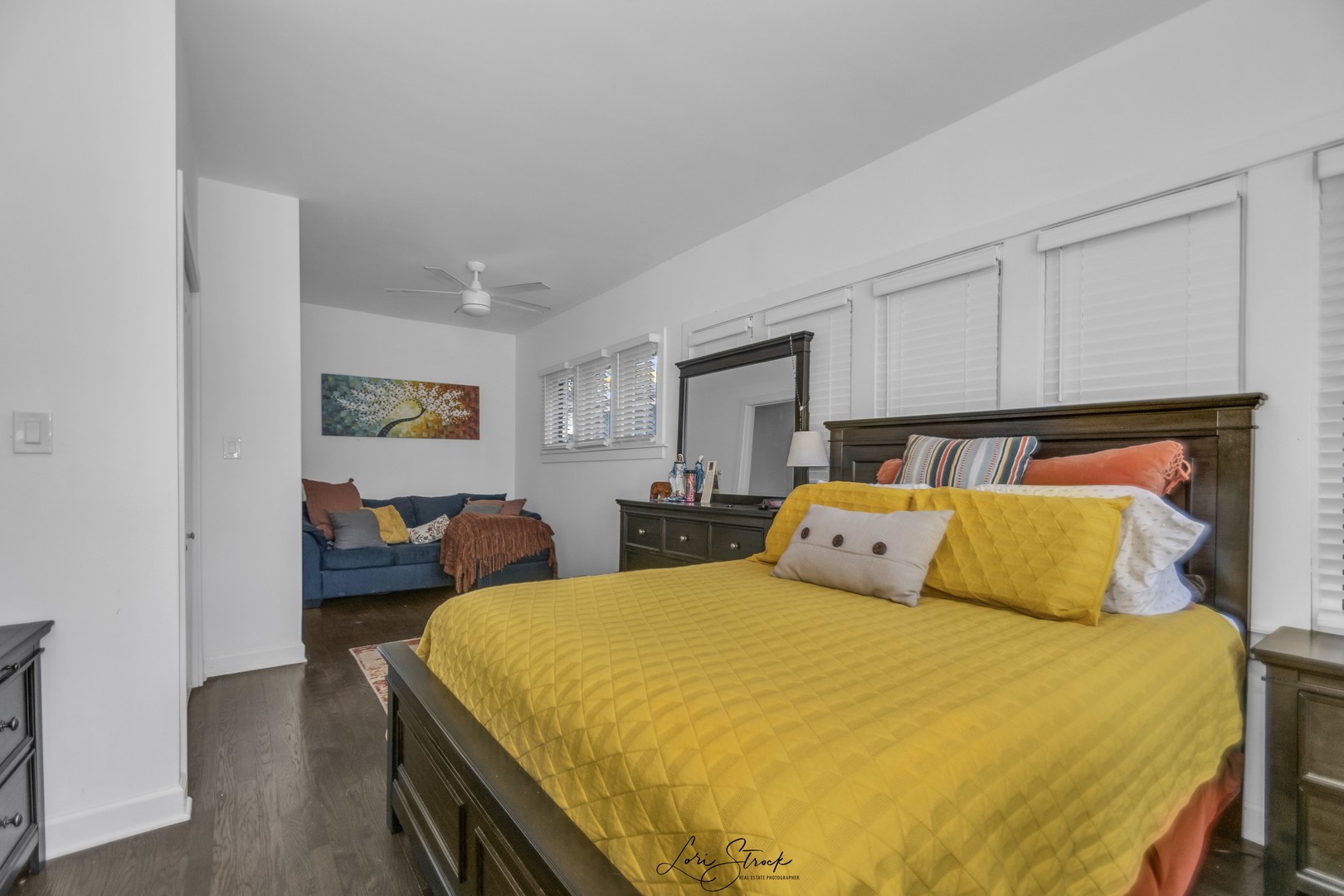 3637 North Pulaski Road Chicago, IL 60641 - Photo 12 of 34 a bed room with two bed and a painting