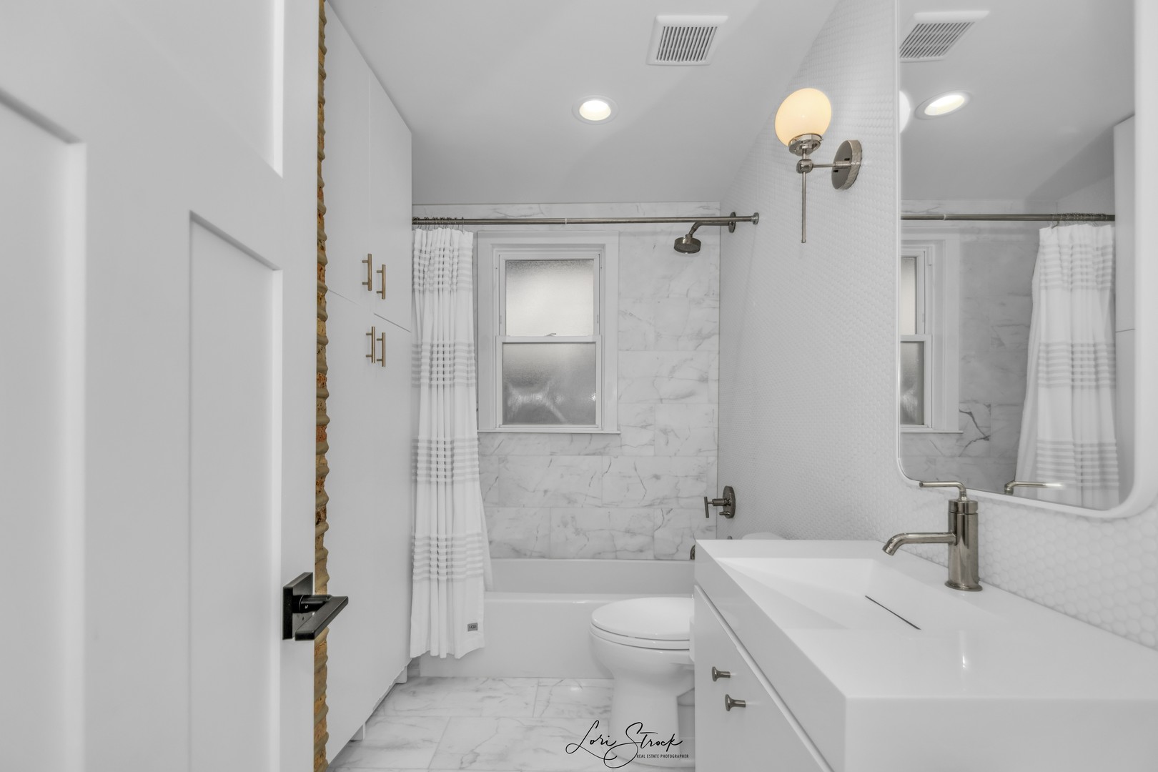 3637 North Pulaski Road Chicago, IL 60641 - Photo 21 of 34 a bathroom with a sink a toilet and shower