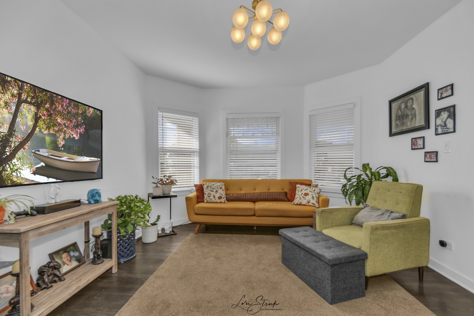 3637 North Pulaski Road Chicago, IL 60641 - Photo 4 of 34 a living room with furniture a couch and a flat screen tv