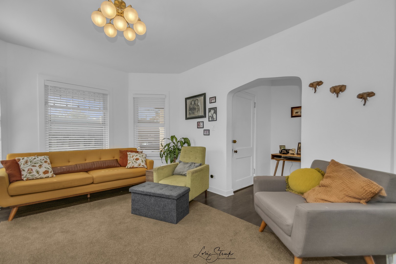 3637 North Pulaski Road Chicago, IL 60641 - Photo 5 of 34 a living room with furniture and a couch