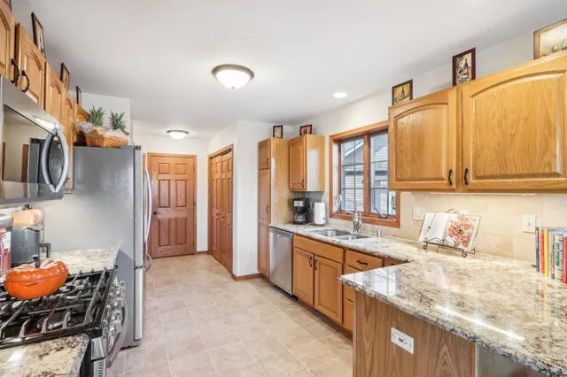 $449,900 | W203N16198 Pin Oak Circle, Unit 2, Jackson, WI 53037