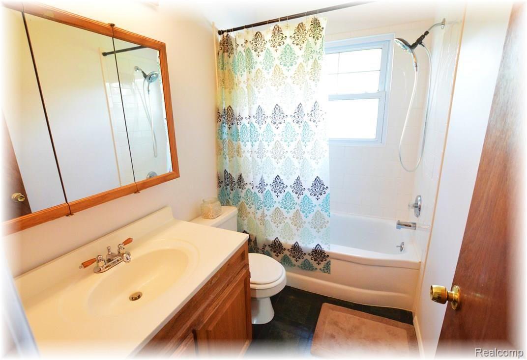 3212 Avon Manor Road Rochester, MI 48307 - Photo 21 of 41 Full Bath