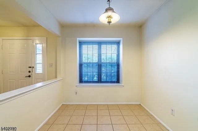 $2,600 | 76 Stanwick Court, Somerset, NJ 08873