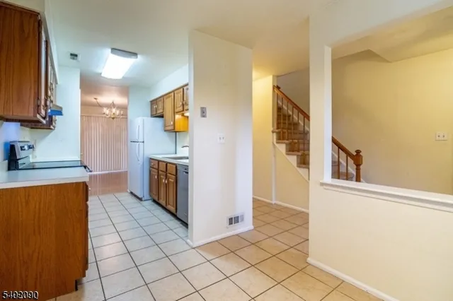 $2,600 | 76 Stanwick Court, Somerset, NJ 08873