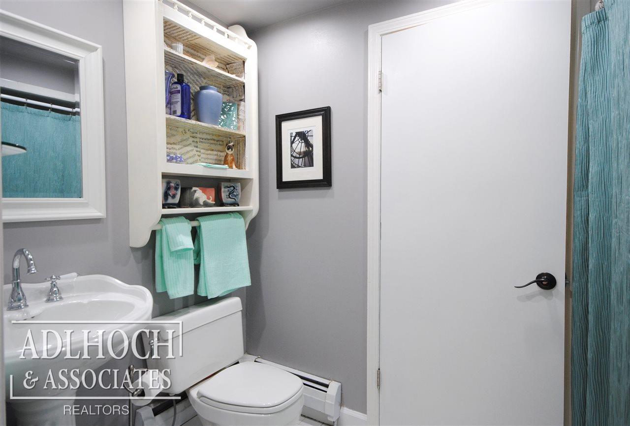 155 Lothrop Road Grosse Pointe, MI 48236 - Photo 16 of 19 31328613-15.JPG