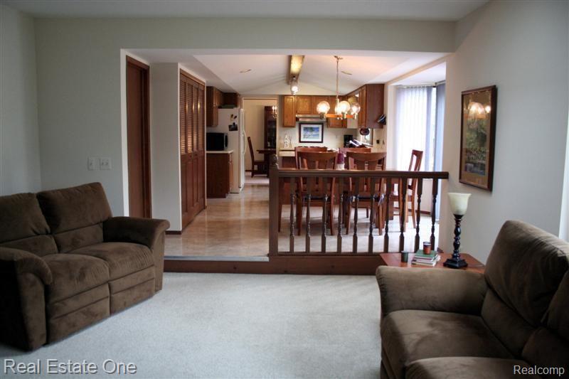 735 Shelley Drive Rochester, MI 48307 - Photo 7 of 8 Family Room2 (2)