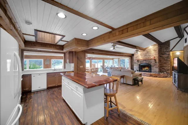 $464,500 | 20 Chairtree Court, Putnam, IL 61560