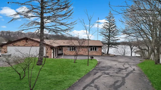 $464,500 | 20 Chairtree Court, Putnam, IL 61560