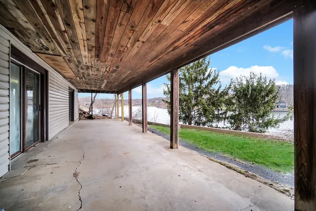 $464,500 | 20 Chairtree Court, Putnam, IL 61560