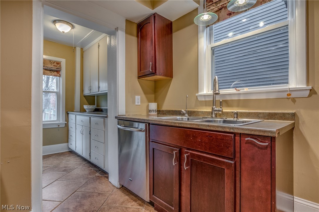 1505 Rydalmount Road Cleveland Heights, OH 44118 - Photo 13 of 27