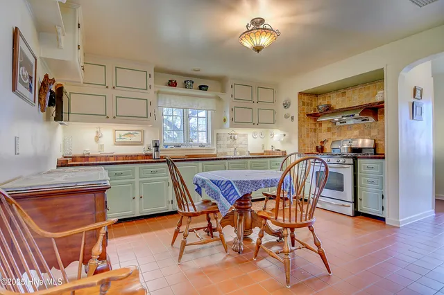 $850,000 | 1436 Waterlily Road, Coinjock, NC 27923