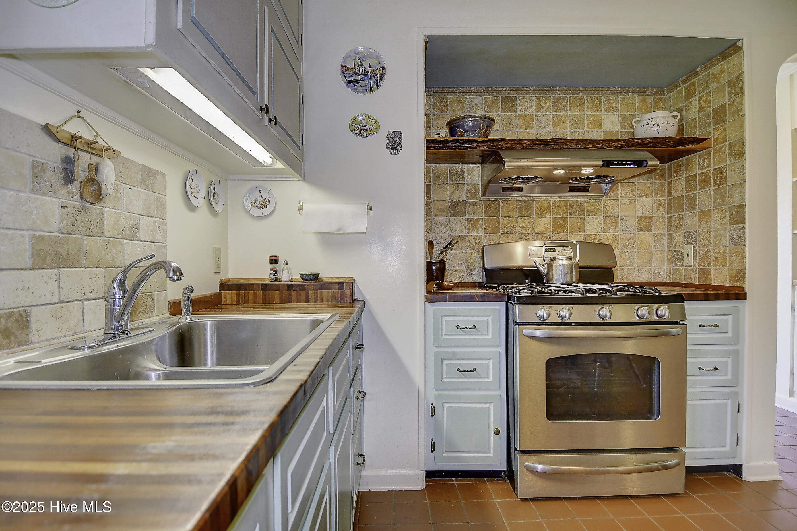 1436 Waterlily Road Coinjock, NC 27923 - Photo 17 of 65 17-Kitchen