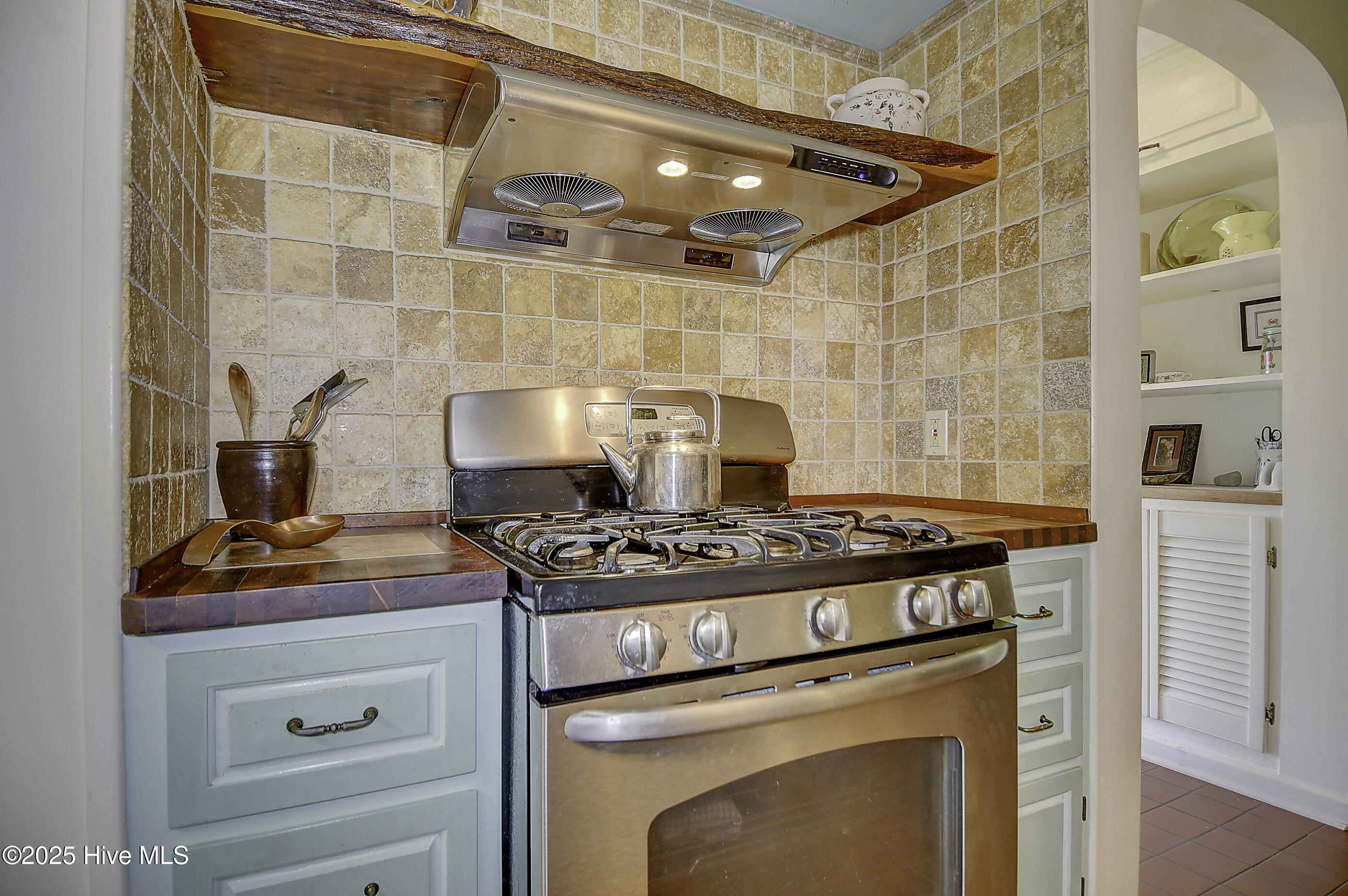 1436 Waterlily Road Coinjock, NC 27923 - Photo 18 of 65 18-Kitchen