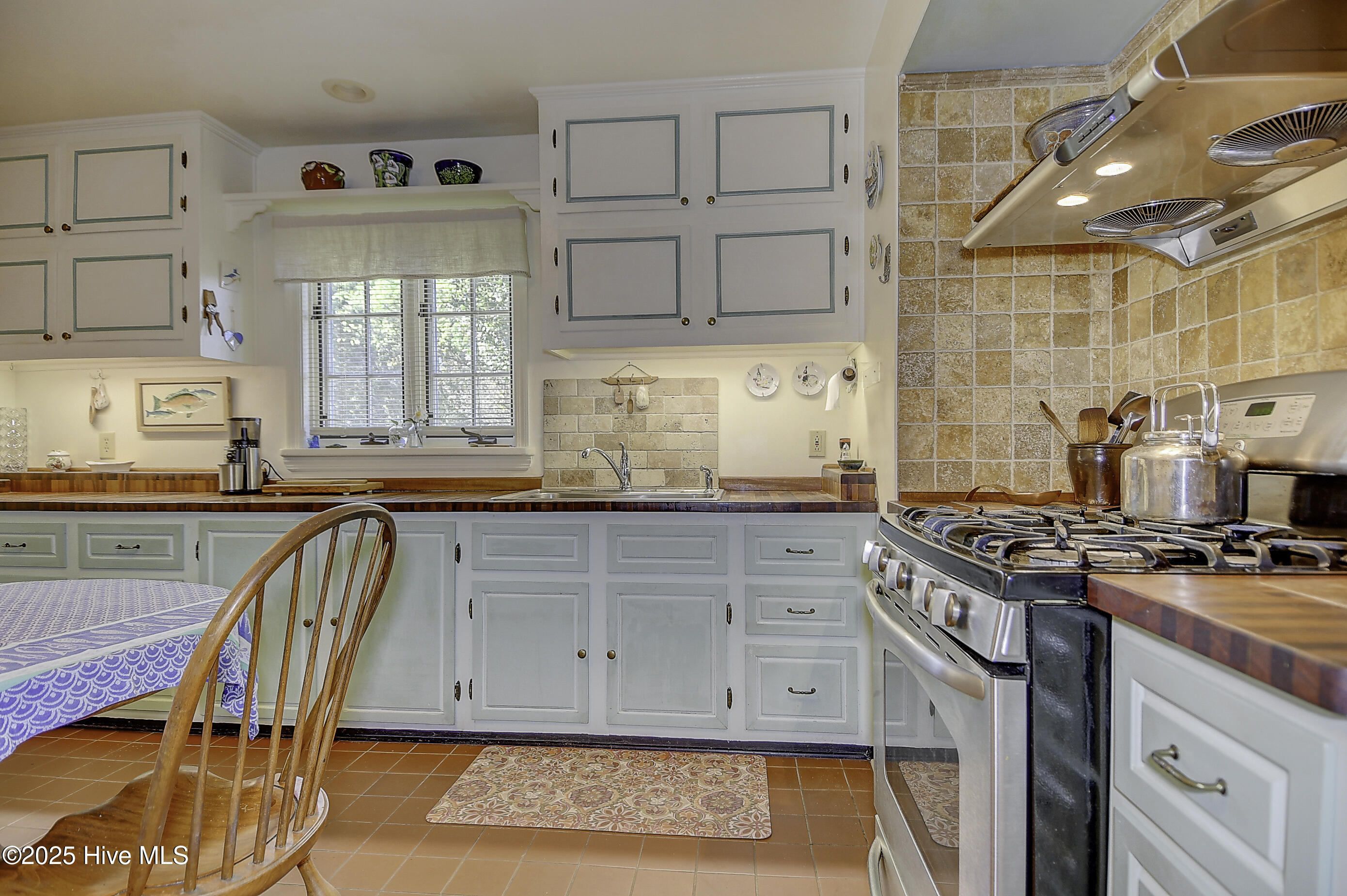 1436 Waterlily Road Coinjock, NC 27923 - Photo 20 of 65 20-Kitchen