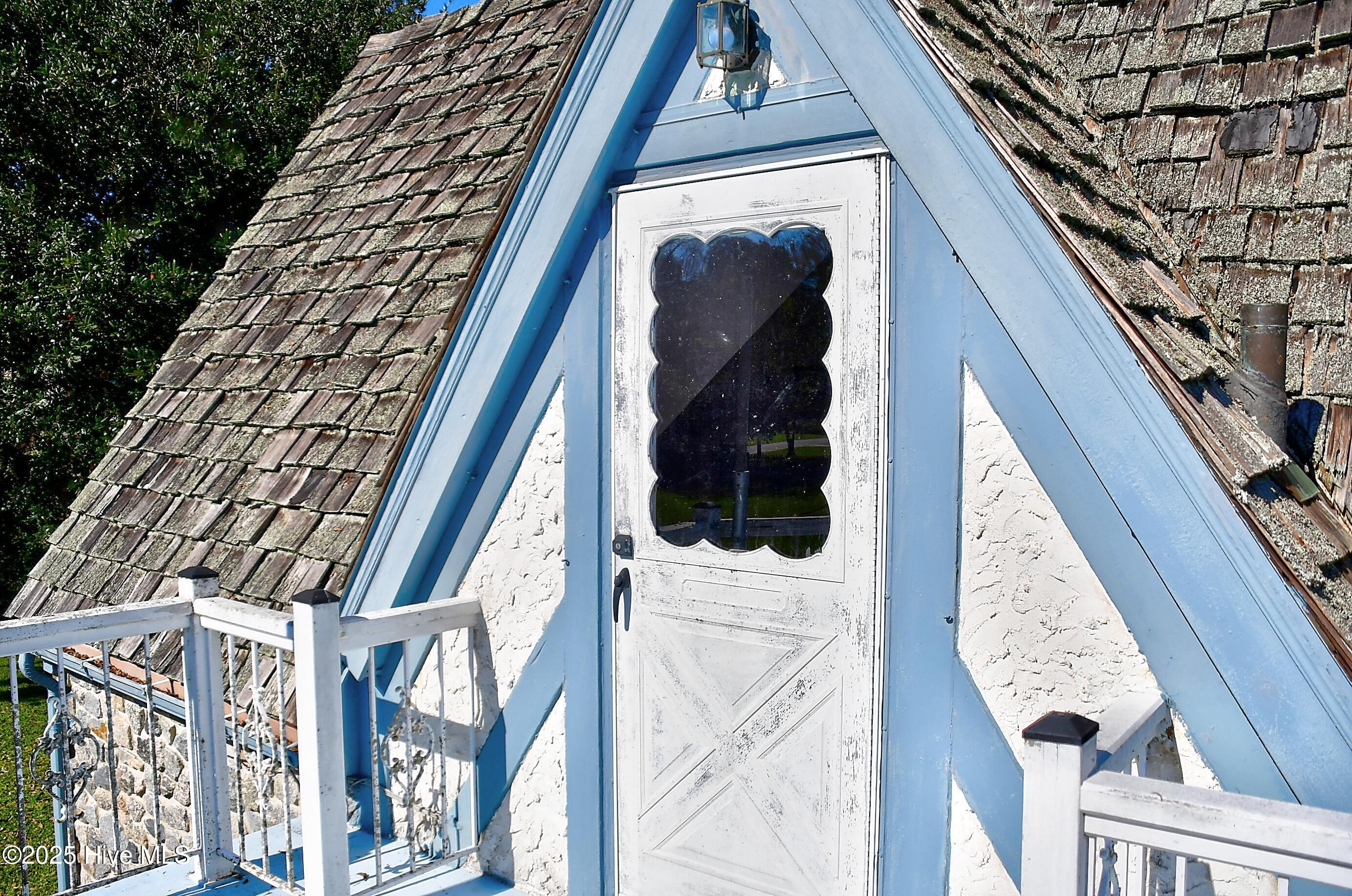 1436 Waterlily Road Coinjock, NC 27923 - Photo 29 of 65 29-Balcony