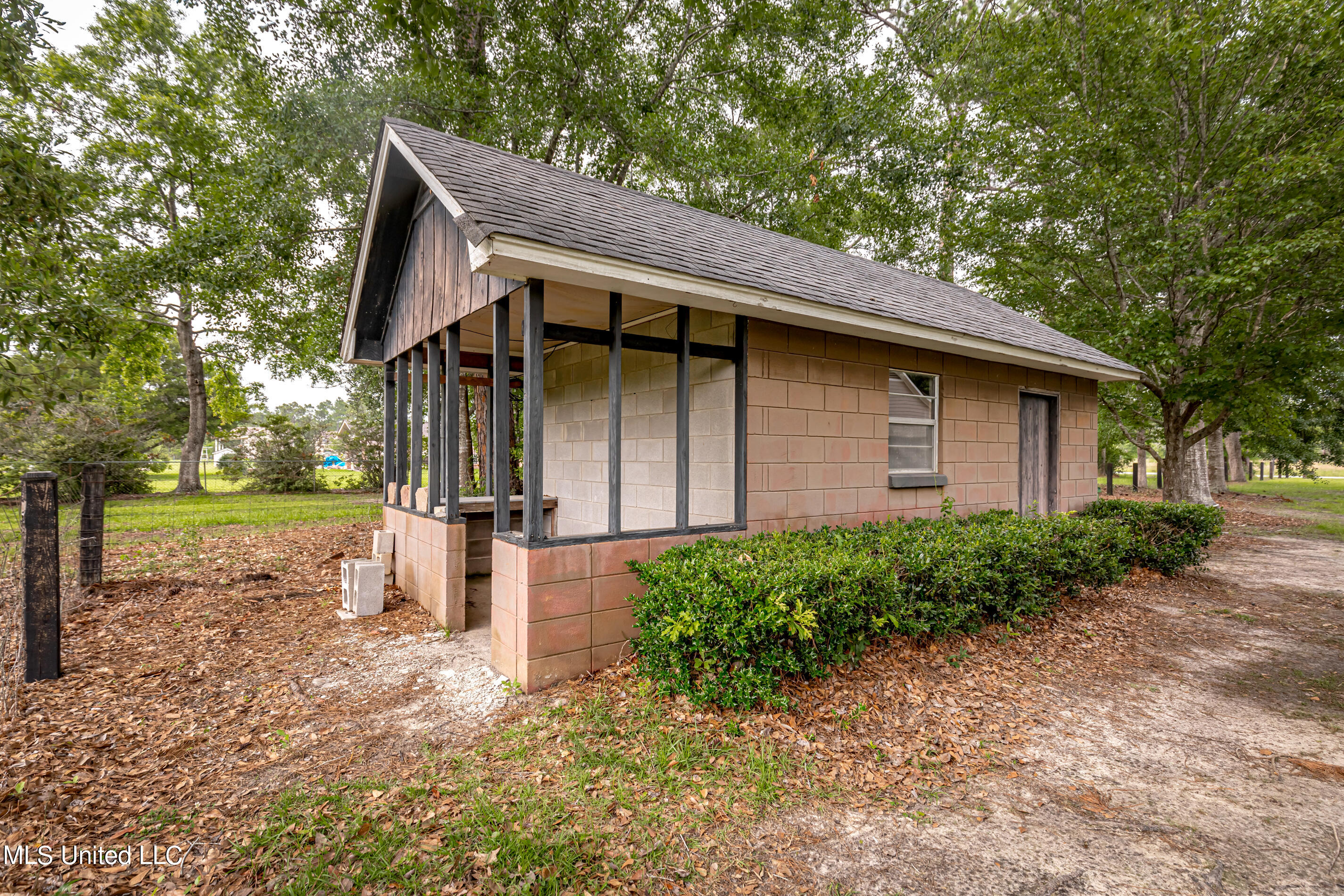 3305 Phil Davis Road Ocean Springs, MS 39564 - Photo 17 of 94 IMG_1939