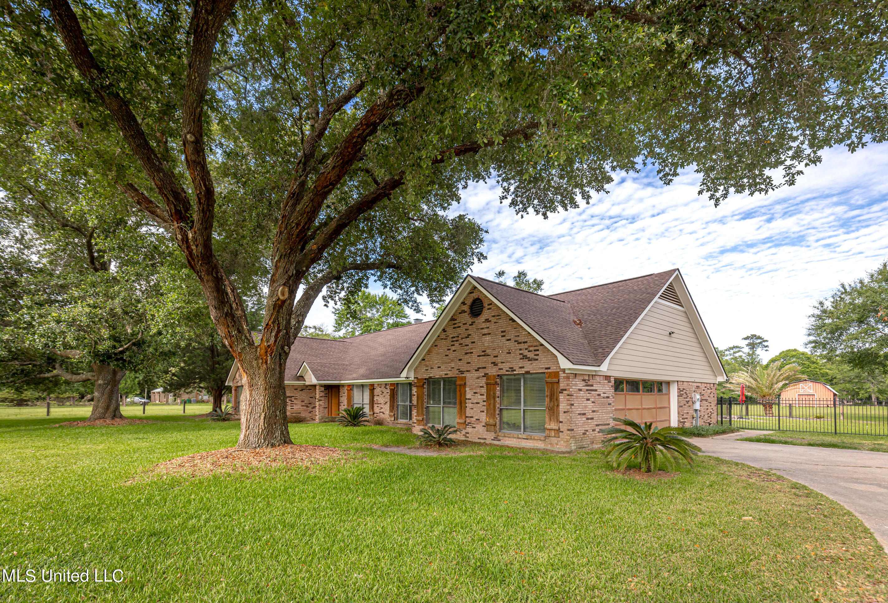 3305 Phil Davis Road Ocean Springs, MS 39564 - Photo 5 of 94 IMG_2549