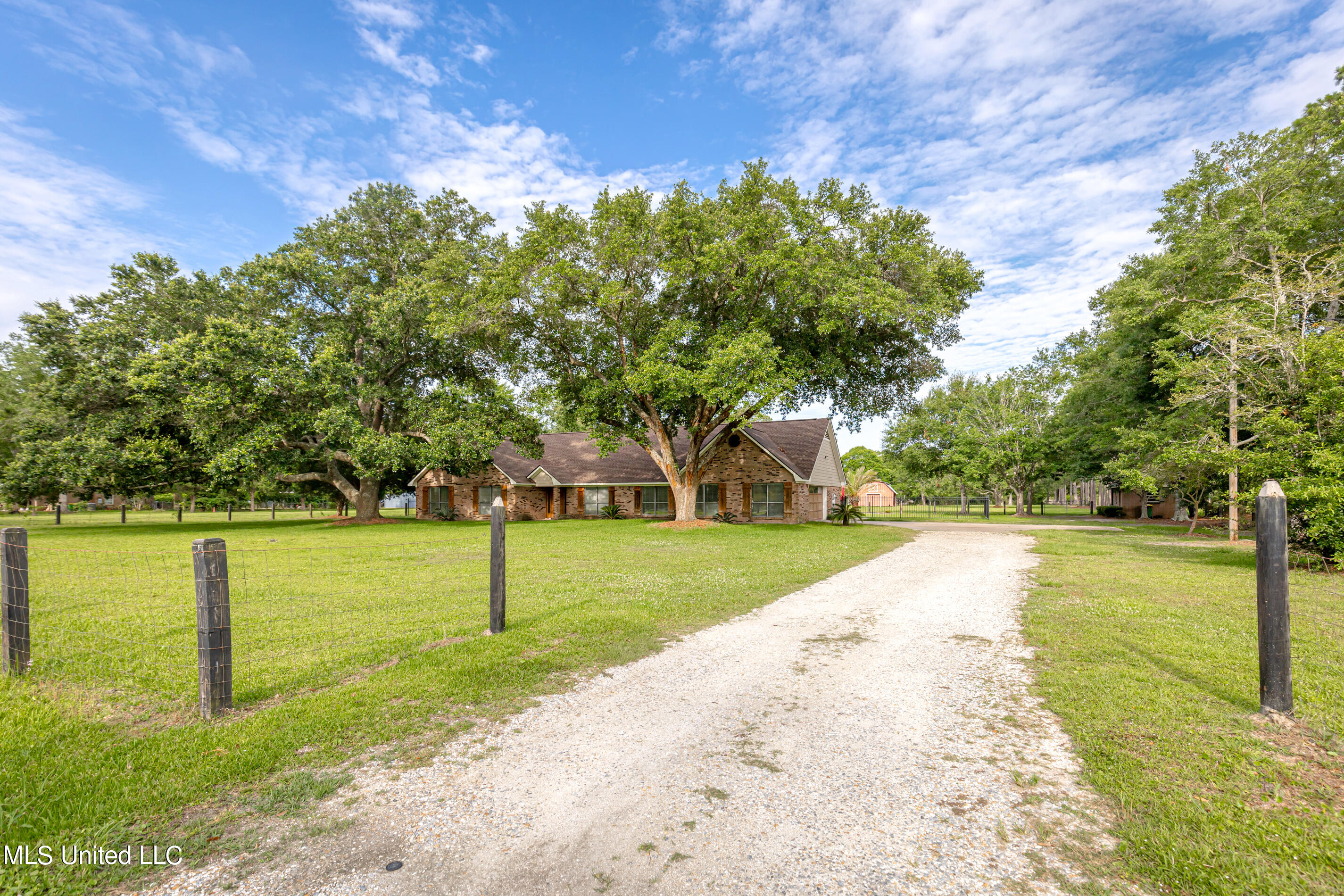 3305 Phil Davis Road Ocean Springs, MS 39564 - Photo 6 of 94 IMG_2537