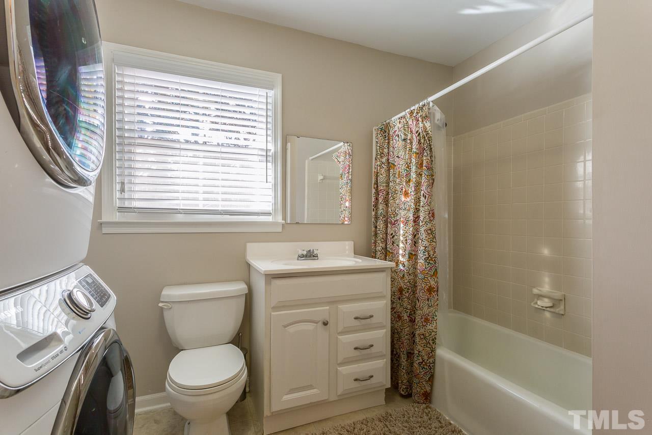 3901 Pin Oak Road Raleigh, NC 27604 - Photo 18 of 24 a bathroom with a toilet a sink and a bathtub