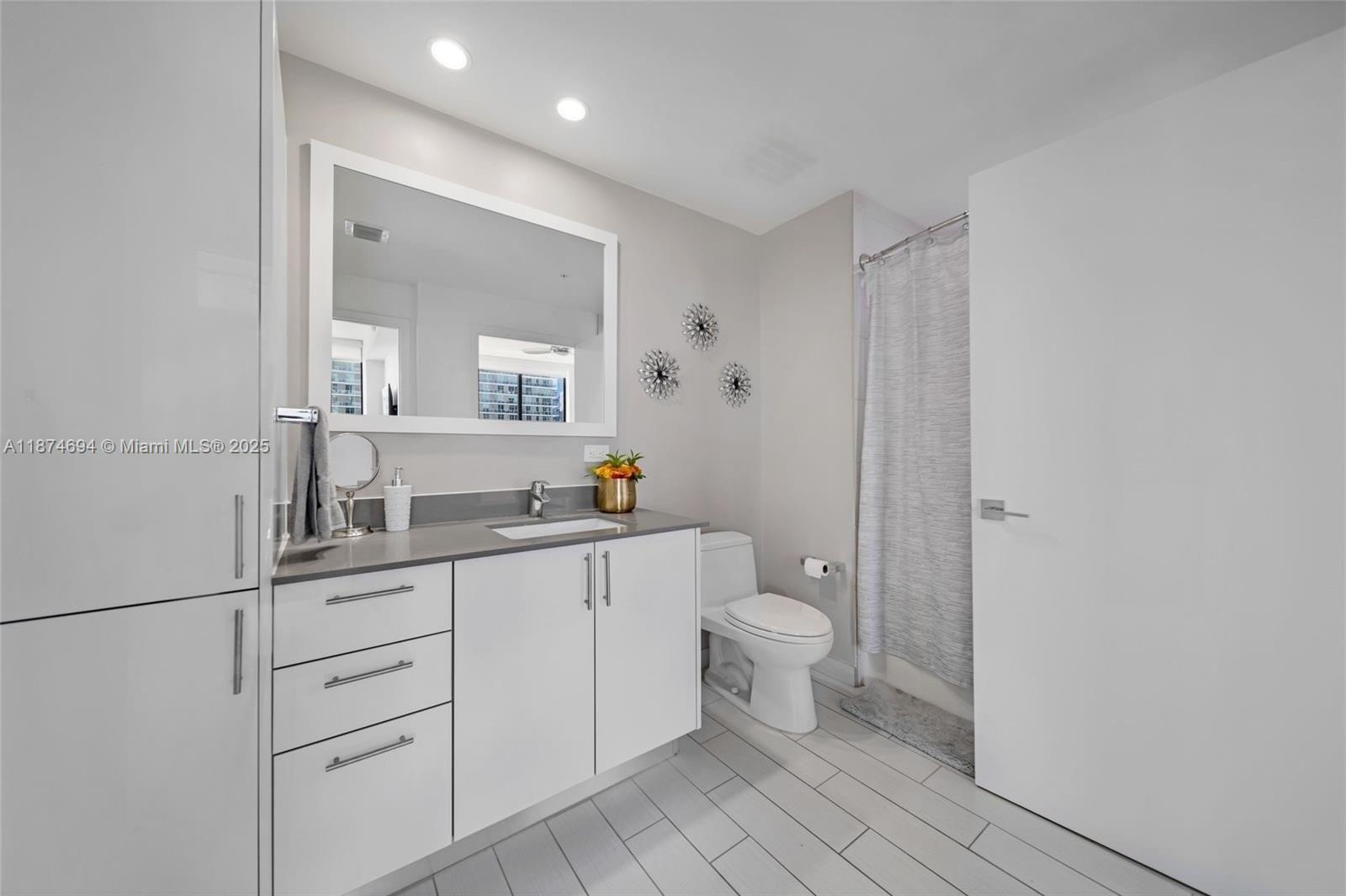 999 Southwest 1st Avenue, Unit 1903 Miami, FL 33130 - Photo 12 of 17