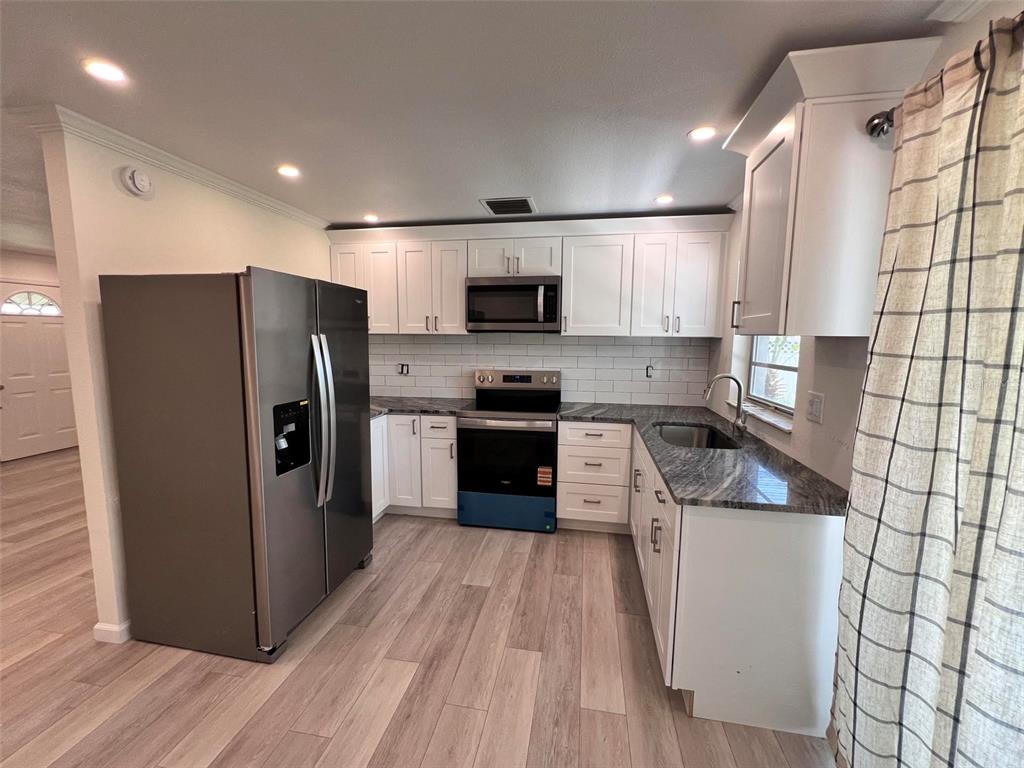 3339 Van Nuys Loop New Port Richey, FL 34655 - Photo 2 of 9