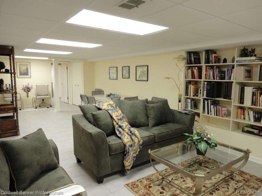 4785 Dover Road Bloomfield Hills, MI 48304 - Photo 39 of 48 DSC02313.jpg