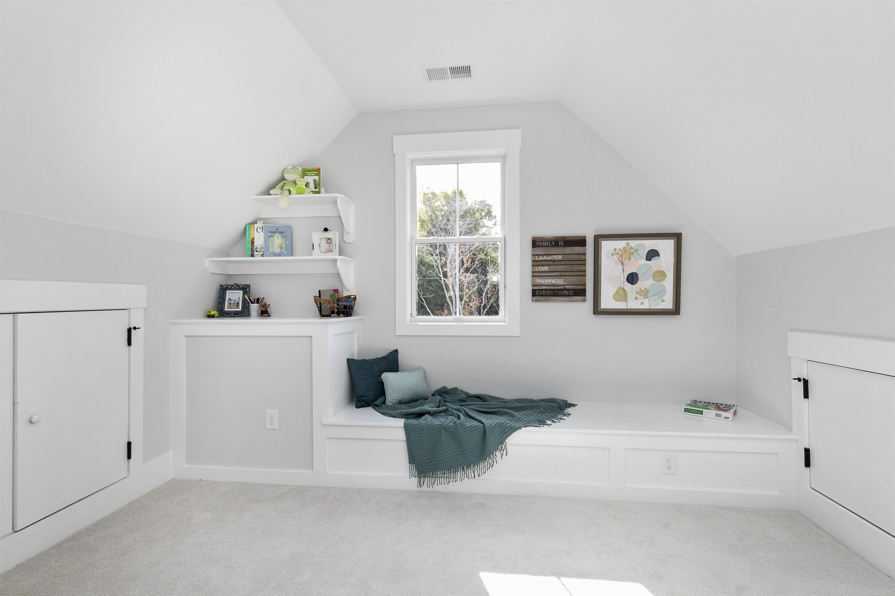 114 Summit Avenue Raleigh, NC 27603 - Photo 45 of 62 a bathroom with a bathtub sink and mirror