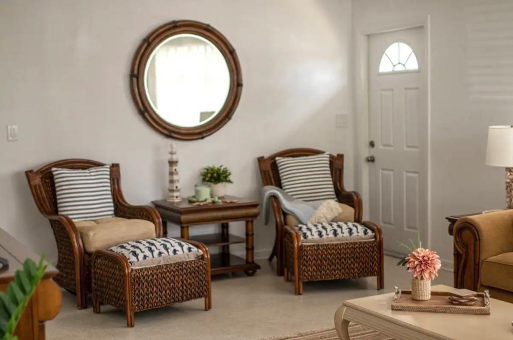 3232 Northeast 15th Street Pompano Beach, FL 33062 - Photo 4 of 16 a living room with furniture and a mirror