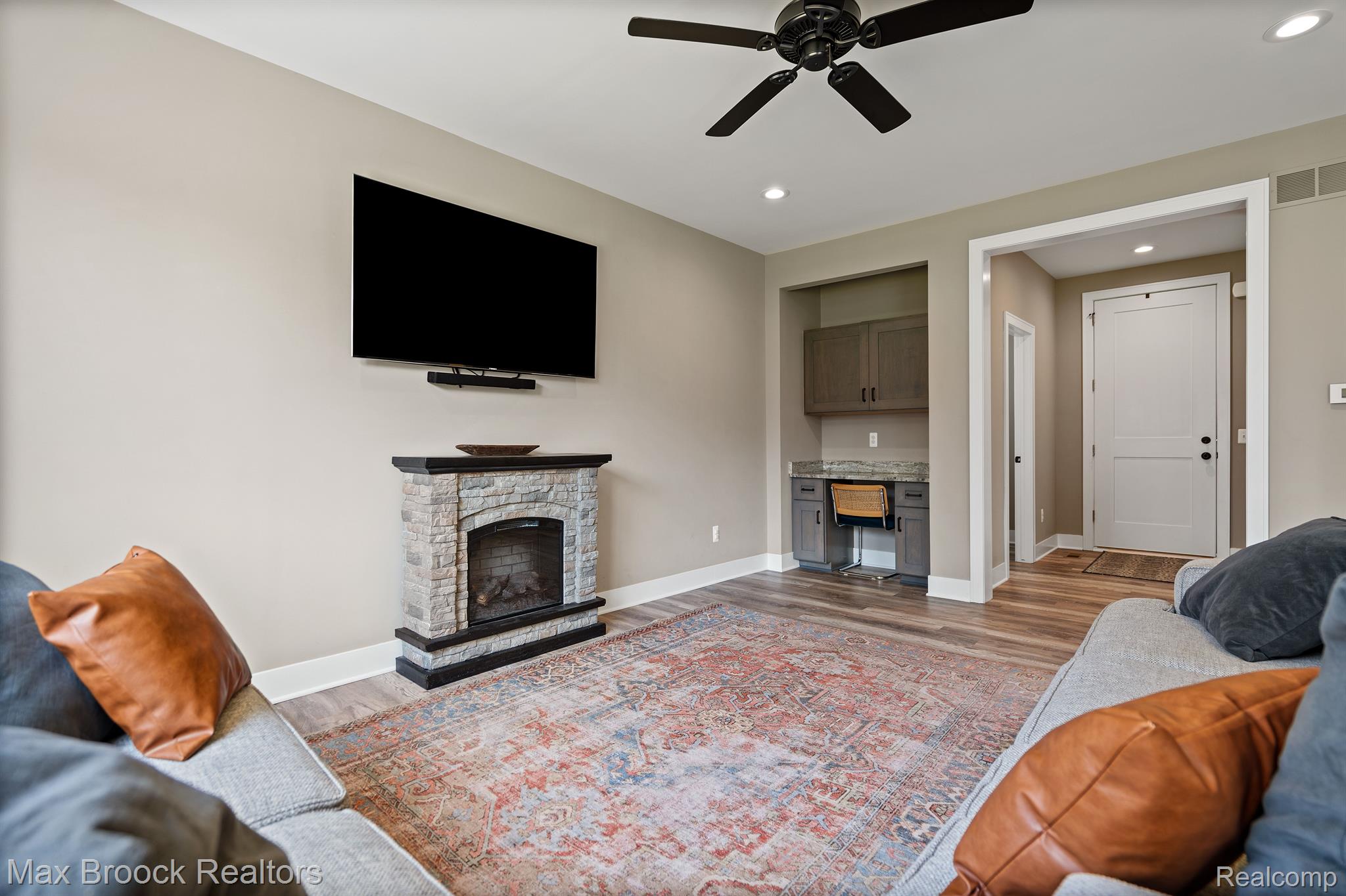 217 Clinton Street Romeo, MI 48065 - Photo 8 of 34 Gallery Image 8