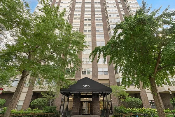 $320,000 | 525 West Hawthorne Place, Unit 1401, Chicago, IL 60657
