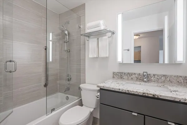 $320,000 | 525 West Hawthorne Place, Unit 1401, Chicago, IL 60657