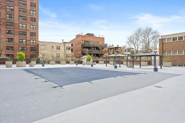 $320,000 | 525 West Hawthorne Place, Unit 1401, Chicago, IL 60657