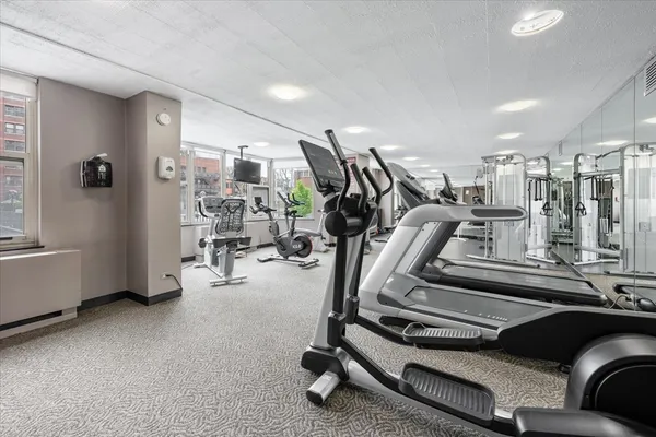 $320,000 | 525 West Hawthorne Place, Unit 1401, Chicago, IL 60657