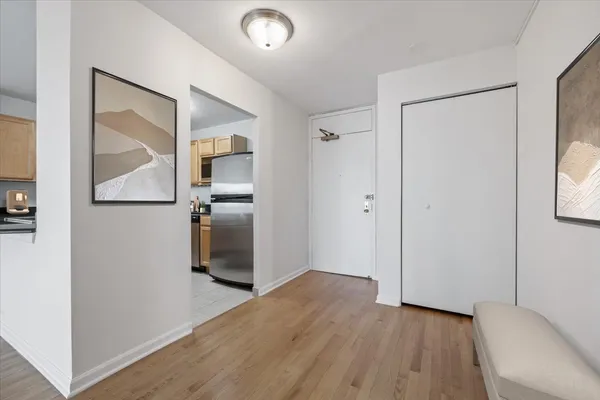 $320,000 | 525 West Hawthorne Place, Unit 1401, Chicago, IL 60657