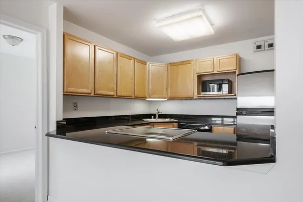 $320,000 | 525 West Hawthorne Place, Unit 1401, Chicago, IL 60657